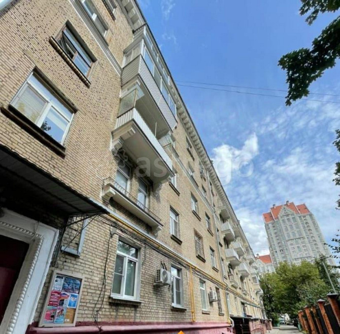 Комната, 19 м2, 1/5 эт. Москва - изображение 1