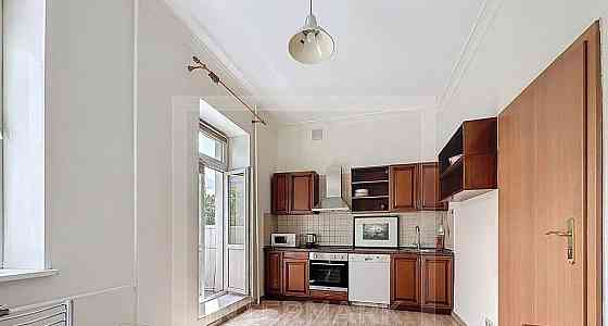 3-комн. квартира, 106 м2, 4/5 эт. Москва