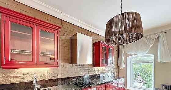4-комн. квартира, 170 м2, 3/3 эт. Москва