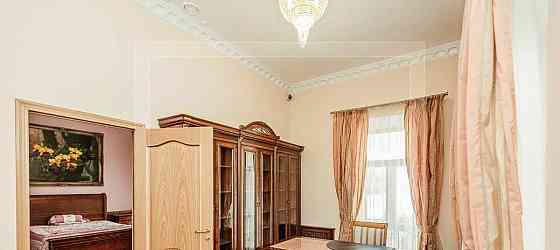 4-комн. квартира, 180 м2, 2/4 эт. Москва