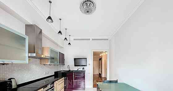 3-комн. квартира, 147 м2, 3/6 эт. Москва