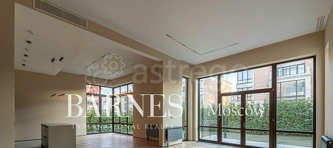 4-комн. апарт-ы, 230 м2, 1/3 эт. Москва - изображение 1
